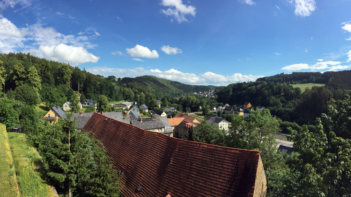 Blick von der Burg Scharfenstein in Richtung Scharfenstein. Foto: Chris Bergau